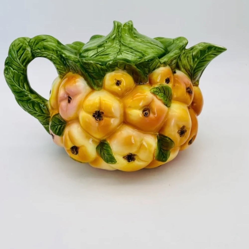 Gregg Matthew’s Ogetti Peach tea pot